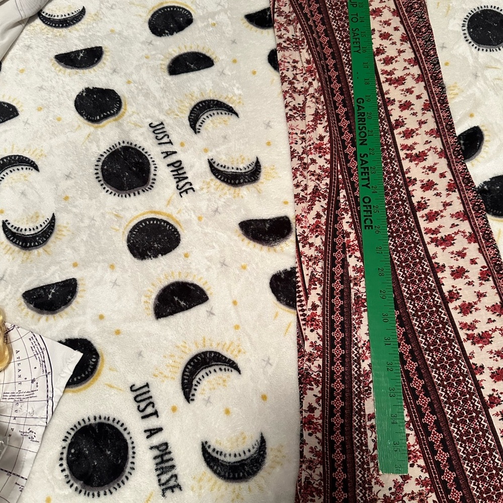 Sky and sparrow sz med pants